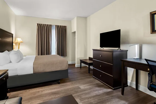 غرفة بسرير كينج لذوي الإعاقة، Quality Inn & Suites Lafayette 2/3