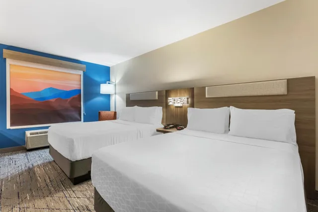 Suite, Multiple Beds، Holiday Inn Express Hotel And Suites Belgrade 1/3