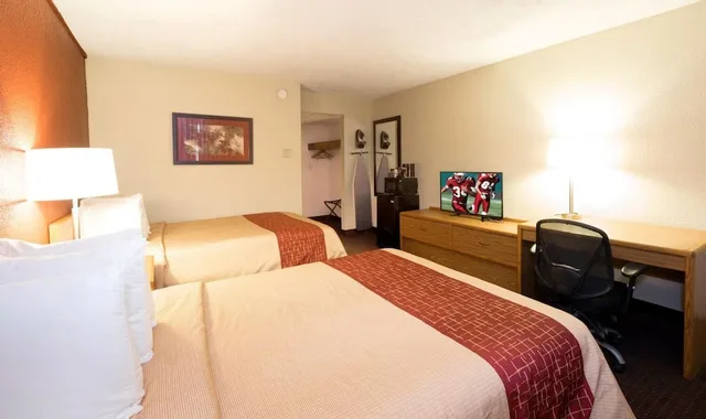 غرفة بسريرين مزدوجين لذوي الإعاقة، Days Inn by Wyndham Williamsport 2/4