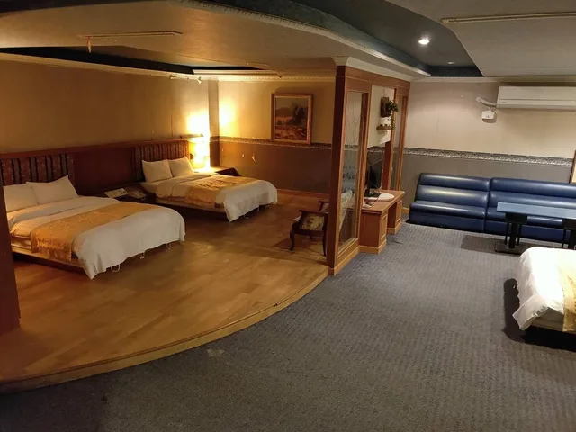 Family, 3 Double Beds, Melody Hawaii Hotel 1/3