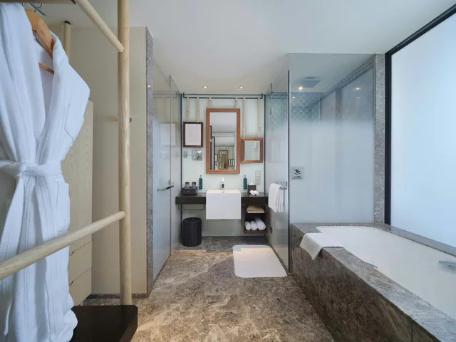 Deluxe, King Bed, Ocean View, Balcony, Hilton Dalian Golden Pebble Beach Resort 5/5