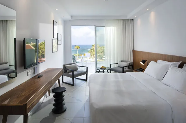 غرفة سوبيريور بسرير كينج، Akti Beach Hotel & Village Resort 1/3