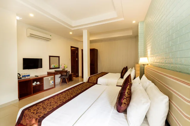 Family, 1 Queen and 1 Double Bed, Airport Saigon Hotel 1/3