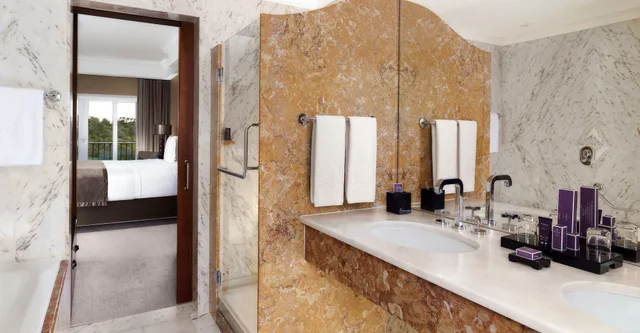 2 Bedrooms, Family Suite, 2 Double Beds, Golf Course View، Penha Longa Resort 5/5