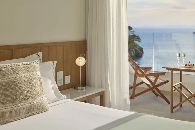 The Level, Junior Suite, Sea Front, Melia Cala Galdana 1/2