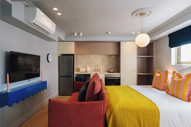 غرفة قياسية بسرير كوين، The Trade Boutique Hotel 2/4