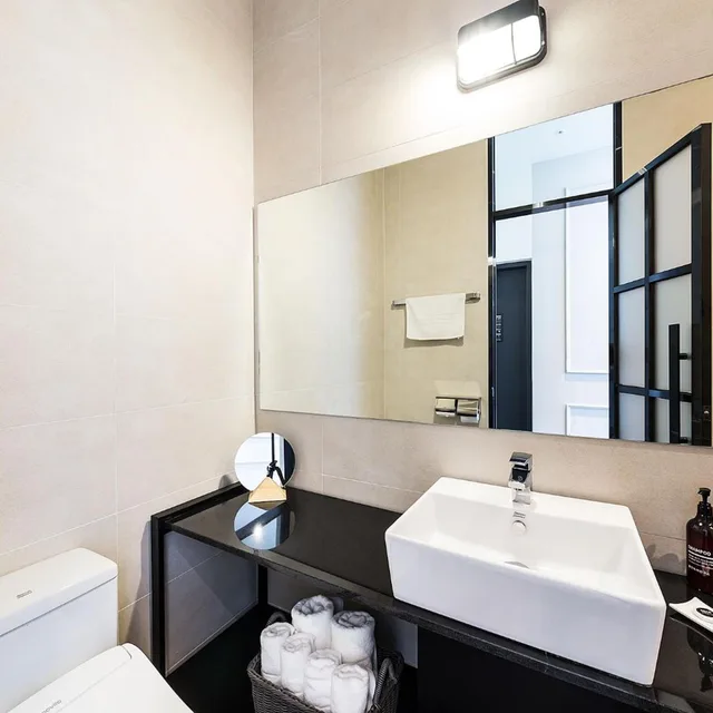 Deluxe, King Bed, H Avenue 9/10