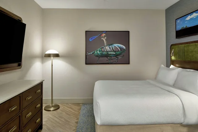 جناح بسريرين كوين بإطلالة على المدينة بغرفة نوم واحدة مع أريكة، The Olive Ann Hotel, Grand Forks, a Tribute Portfolio Hotel 3/3