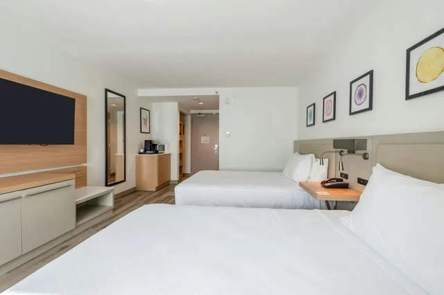 Deluxe, 2 Queen Beds, Hilton Garden Inn Ft. Lauderdale Airport-Cruise Port 3/4