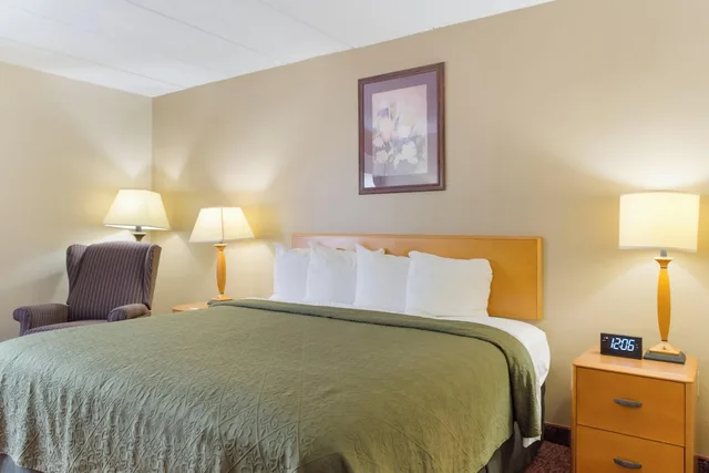 Suite - King Bed Non - Smoking، All Seasons Inn & Suites Smithfield Providence 2/2