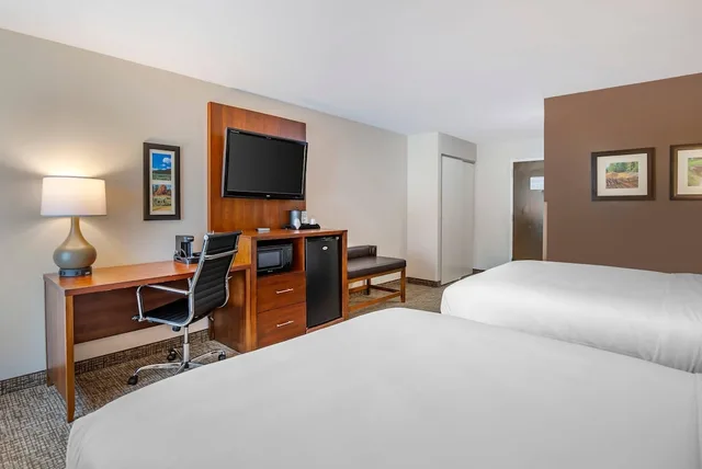 Room, 2 Queen Beds, Pet Friendly, Comfort Inn Petersburg Fort Lee Area 5/10