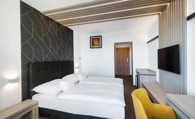 غرفة قياسية بسرير مزدوج بشرفة، HUNGUEST HOTEL HELIOS 1/3