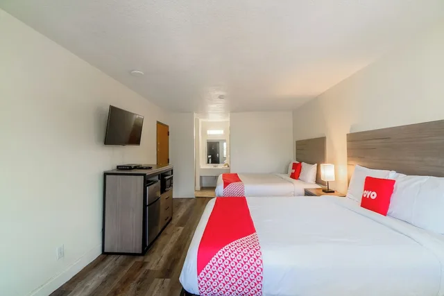 2 Queen Beds Non-Smoking, OYO Hotel Houston N Fm-1960 Champions TX 1/10