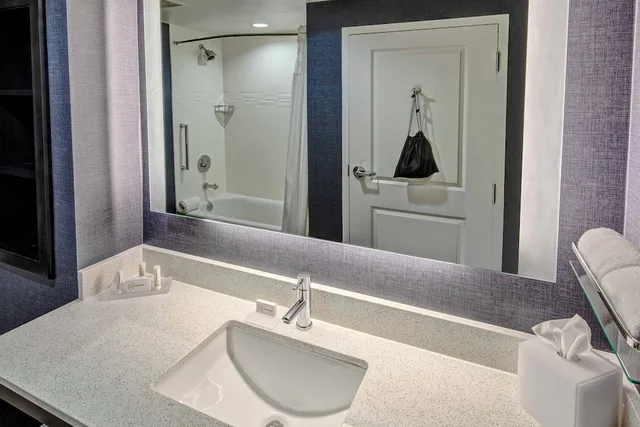 جناح بسرير كينج بغرفة نوم واحدة مع أريكة، Residence Inn Tulsa Midtown 4/6