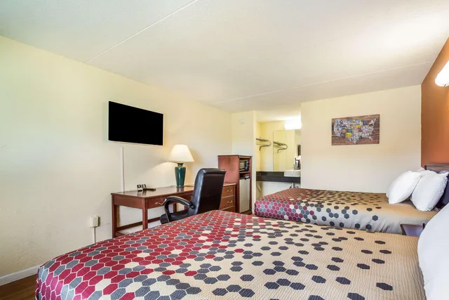 Room, 2 Queen Beds, Americas Best Value Inn Danville, IL 2/2
