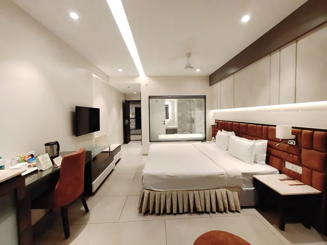 غرفة بريميوم فاخرة بسرير كينج، The Flora Grand 3/4