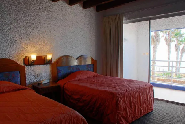 غرفة قياسية بسرير مزدوج بإطلالة على البحر، Las Rocas Resort Spa 3/5