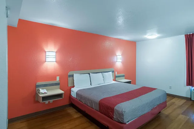 غرفة بسرير كينج لذوي الإعاقة، Motel6 Oklahoma City, OK - South 9/10