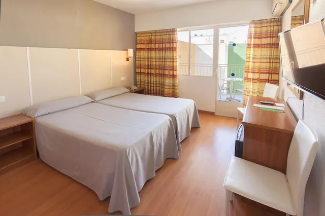 Essential, Single, Pool View، Port Vista Oro 1/9