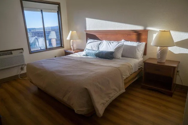 غرفة بسرير كوين لذوي الإعاقة، Sunnyside Inn & Suites 1/7