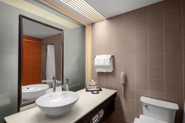 غرفة بسريرين منفصلين بإطلالة على البحر، RIHGA Royal Laguna Guam Resort 5/5
