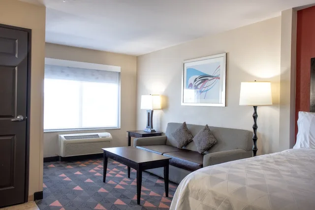 جناح بسريرين كوين مع أريكة، Holiday Inn Oceanside Camp Pendleton Area 5/10