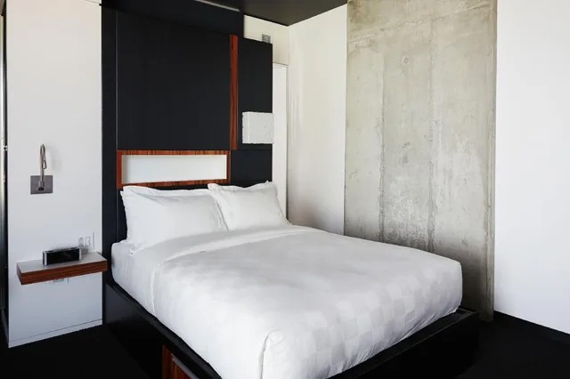 Standard, Hotel Alt Montreal 1/2