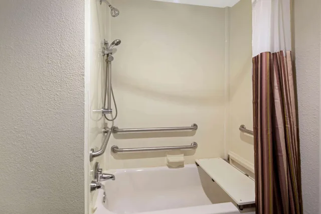 غرفة بسرير مزدوج لذوي الإعاقة، La Quinta Inn & Suites by Wyndham Miami Airport East 6/7