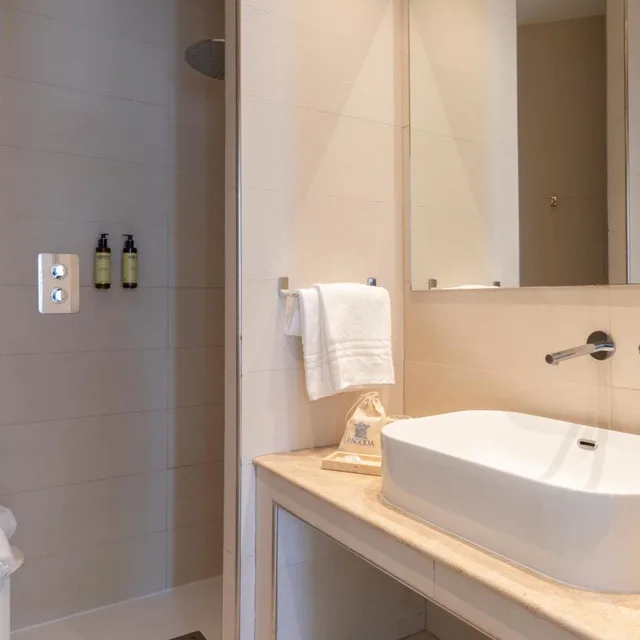غرفة كومفورت بسرير مزدوج بإطلالة على البحر، Pagoda Hotel Residence 5/7