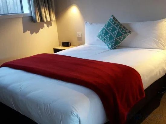 1 Bedroom, Superior, Suite, Kitchenette, Garden Area، Edgewater Motel 1/1