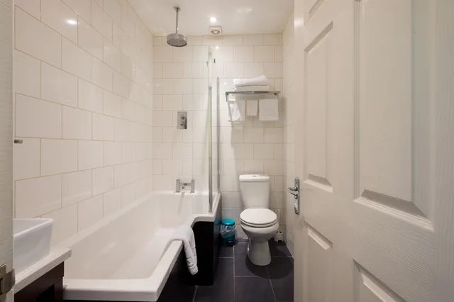 Superior, Double Bed, Bathtub, Broomfield House 7/7