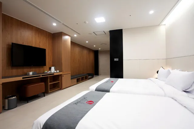 غرفة ديلوكس بسريرين منفصلين وسرير مزدوج وسرير فردي، Hotel Skypark Daejeon I 2/2