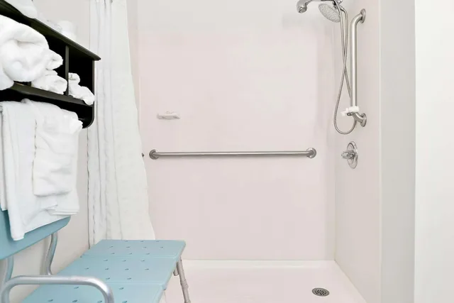جناح بسرير كوين لذوي الإعاقة، Holiday Inn Express & Suites Southfield - Detroit 4/5
