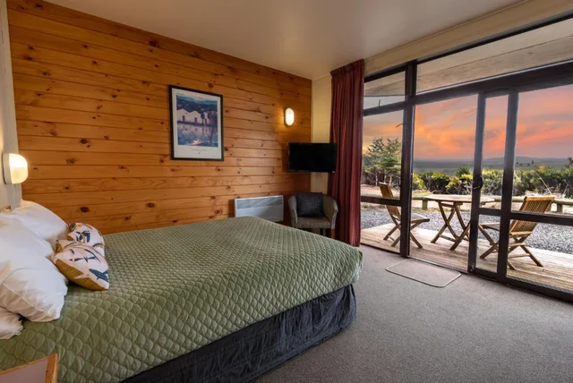 غرفة عائلية بسرير بطابقين وسرير كوين، Skotel Alpine Resort 1/3