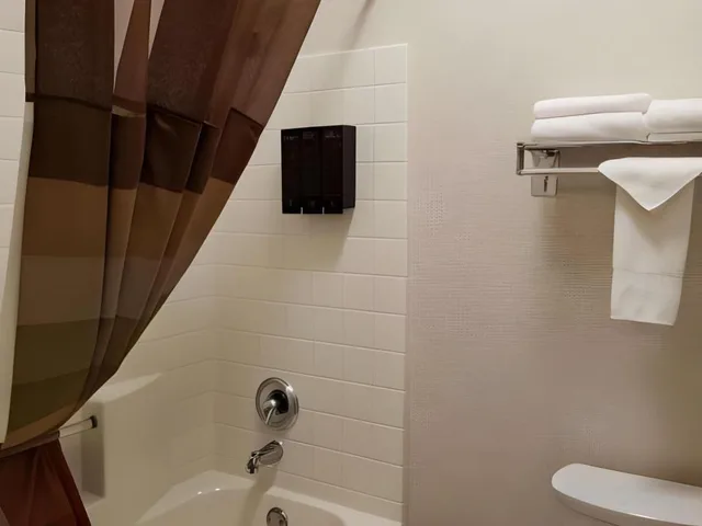 Spa, King Bed, Pool Access، Best Western Plus Northwind Inn Suites 8/10
