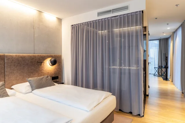 Studio, Queen Bed, Arte Hotel Salzburg 1/2