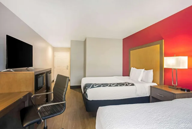غرفة بسريرين كوين، La Quinta Inn & Suites by Wyndham Fort Smith 1/4