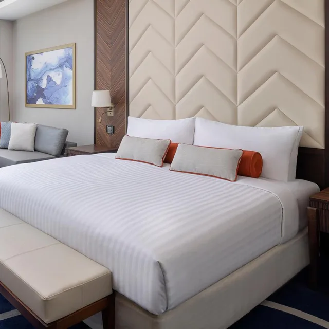 غرفة غراند ديلوكس بسرير كينج بإطلالة على المدينة، فندق ماريوت جدة طريق المدينة(Jeddah Marriott Hotel Madinah Road) 1/7