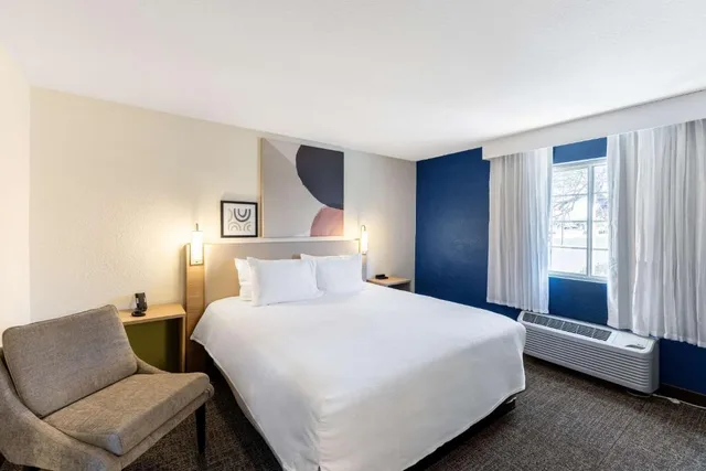 غرفة بسرير مزدوج لذوي الإعاقة، Spark by Hilton Glendale Phoenix North 1/6