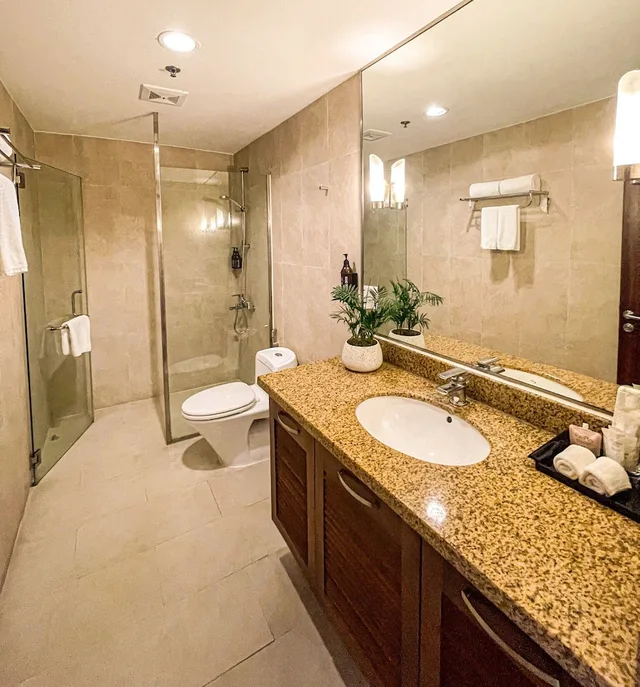 غرفة ديلوكس بسرير كينج وسرير كوين بغرفتي نوم، Wil'que Westlake Hotel & Residences 10/10