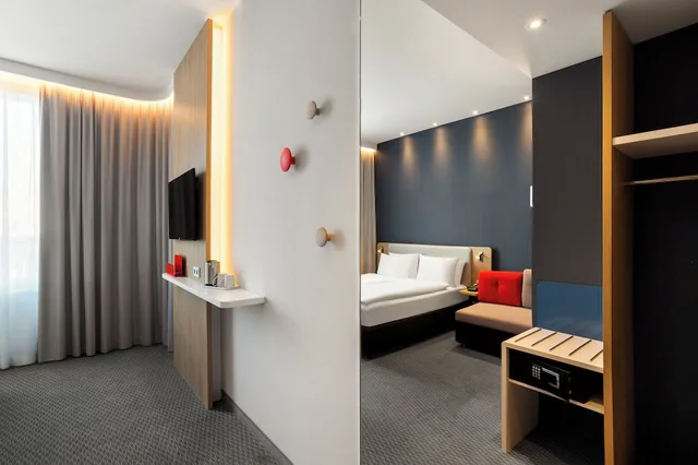 غرفة قياسية بسرير كوين مع أريكة، Holiday Inn Express MUNICH CITY WEST 5/9