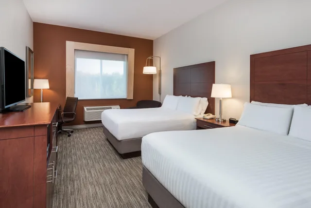 غرفة بسريرين كوين، Best Western Plus 1000 Islands Hotel & Suites 1/2