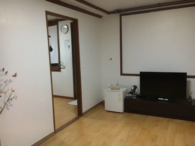 House, 3 Futon Beds, City View, Annex، Backpackers In Yeosu - Hostel 1/1