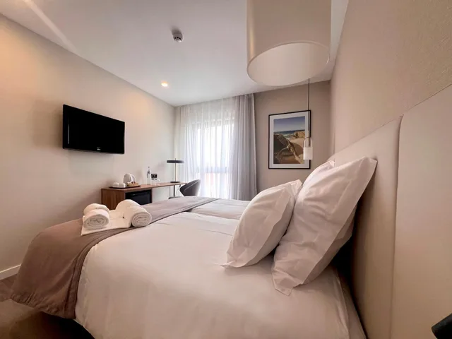 غرفة بسريرين منفصلين بإطلالة على البحر، Hotel Sinerama 4/7