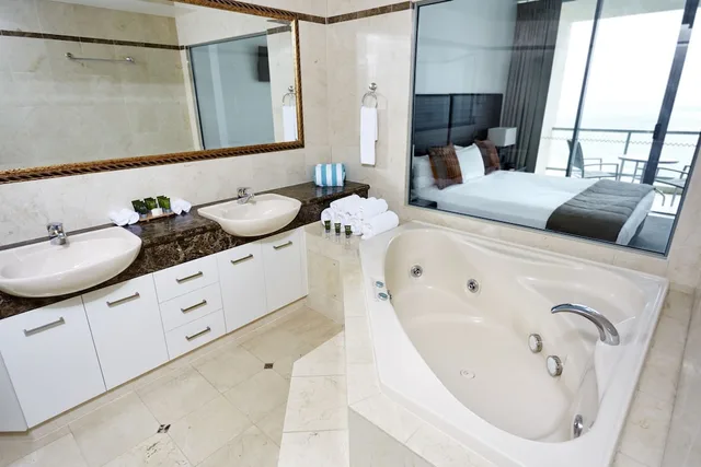 3 Bedrooms, Ocean, Mantra Sun City Surfers Paradise 5/5