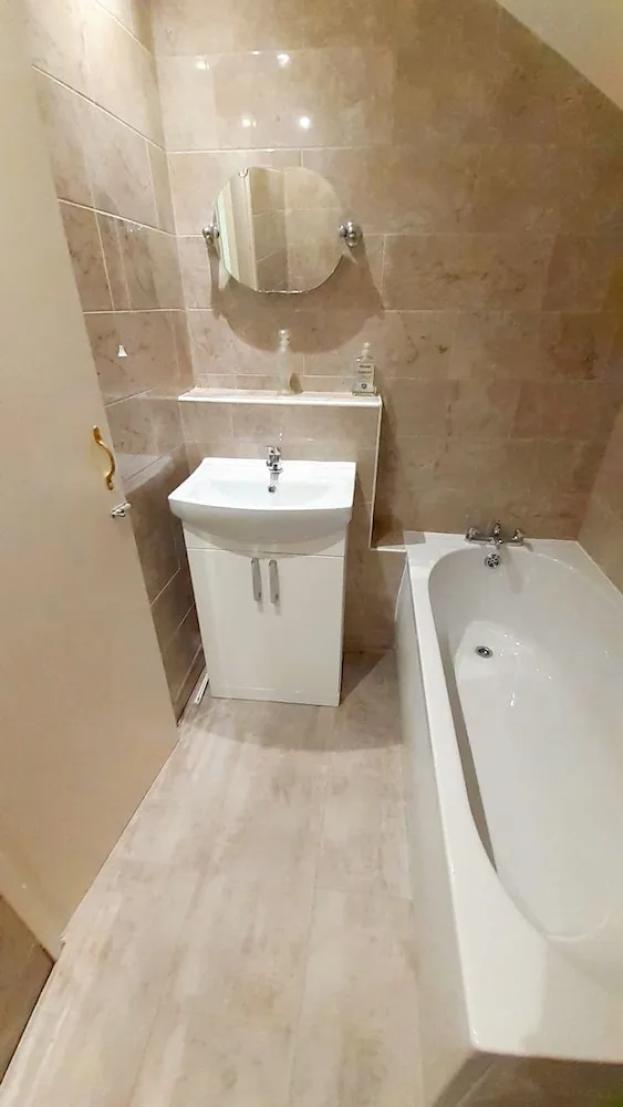 غرفة بسريرين منفصلين بحمام مشترك، The Countryman Hotel - B&B 9/10