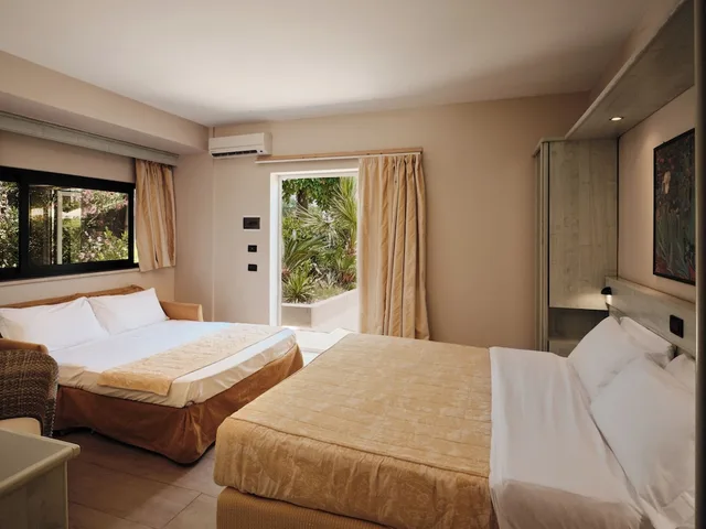 غرفة ثلاثية قياسية، Acacia Resort 1/3