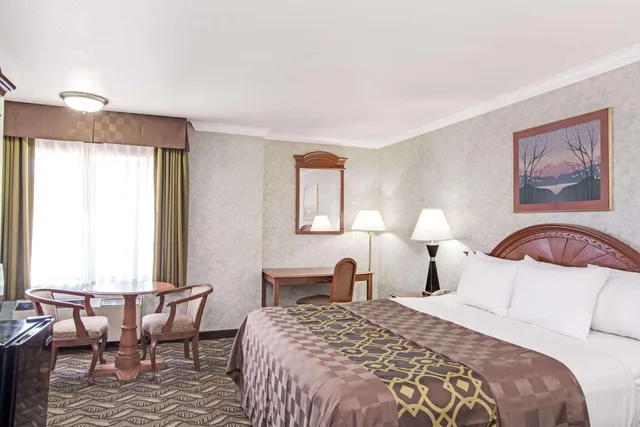 غرفة بسرير كينج للمدخنين، Days Inn By Wyndham Los Angeles Lax Redondo Manhattan Beach 2/10