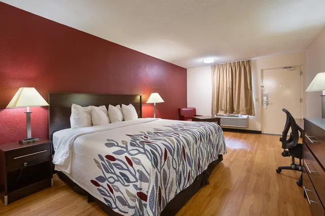 غرفة ديلوكس بسرير كينج للمدخنين، Red Roof Inn Hardeeville 1/6
