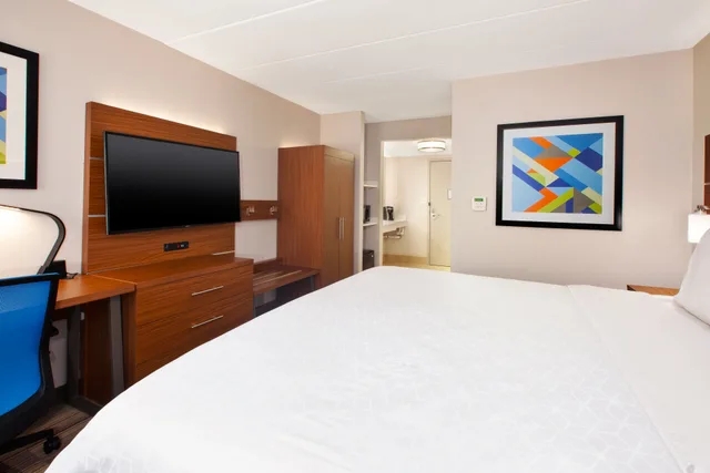 غرفة بسرير مزدوج، Holiday Inn Express Fairfax - Arlington Boulevard 2/3